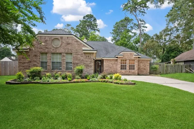 Front of 3518 Grove Oaks Dr, a single-story brick home in Kingwood, Texas