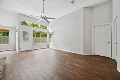 Flex room / sunroom area